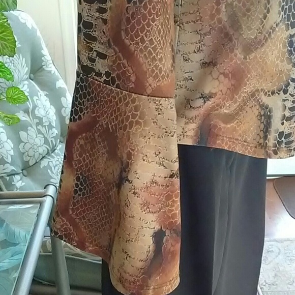 Fun Snake Print Top - Picture 3 of 4